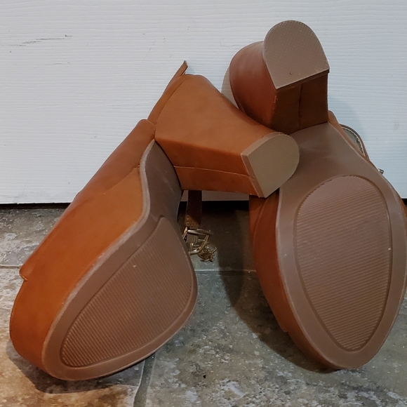 Heels - Picture 4 of 5